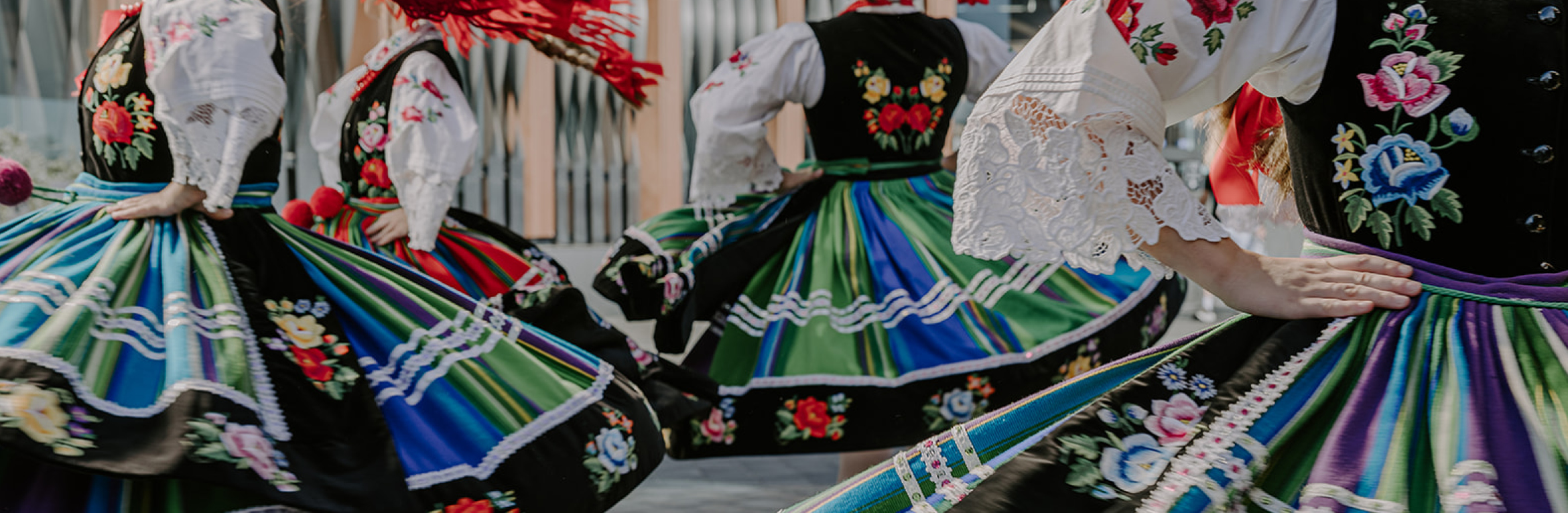 Golden Steps, Swirling Threads