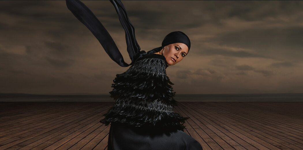 Tiri: Te Araroa Woman Far Walking